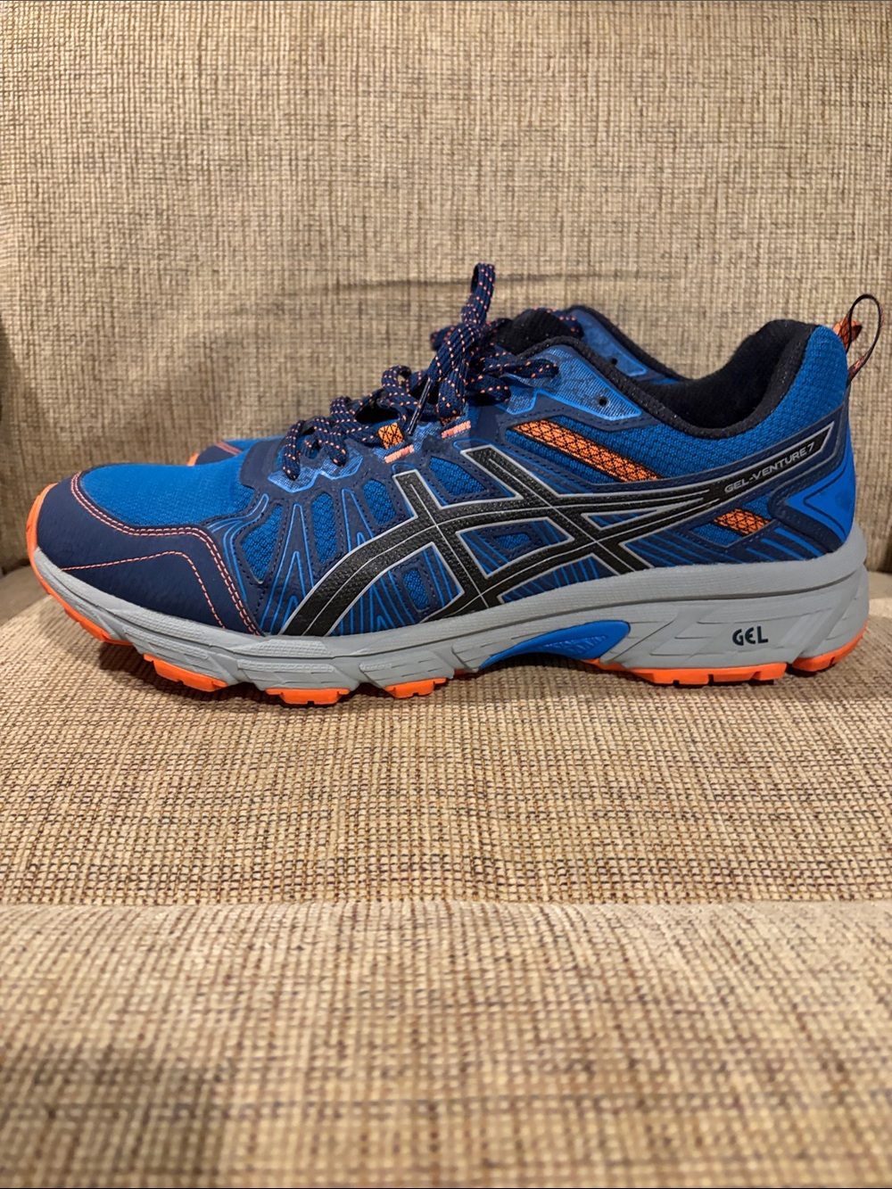 ASICS Gel like NEW running shoes 11.5 - Picture 4 of 6